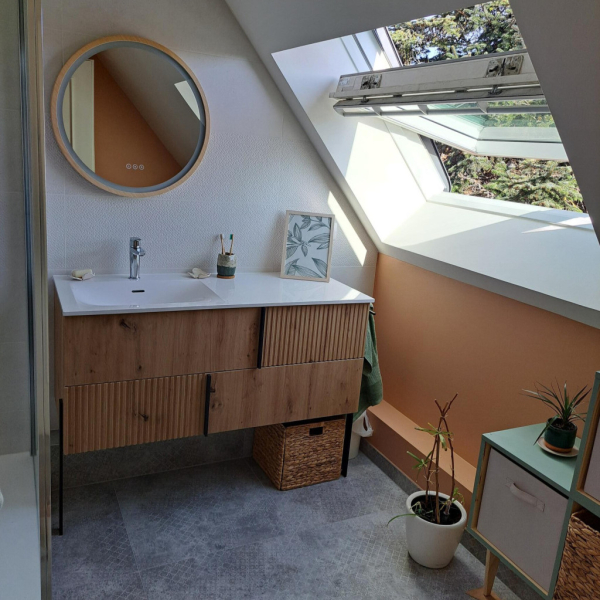 Une salle de bain élégante et moderne