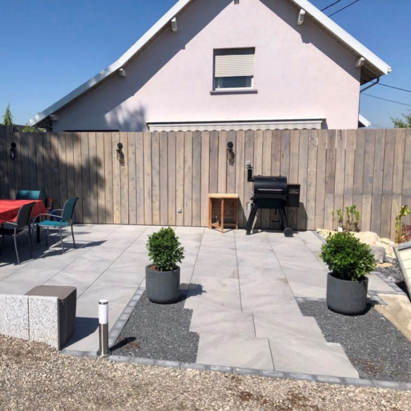 Une terrasse au style intemporel et durable