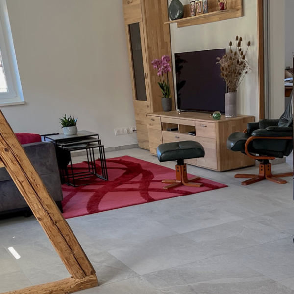 Aménagement d'une salle de bain et sol du séjour